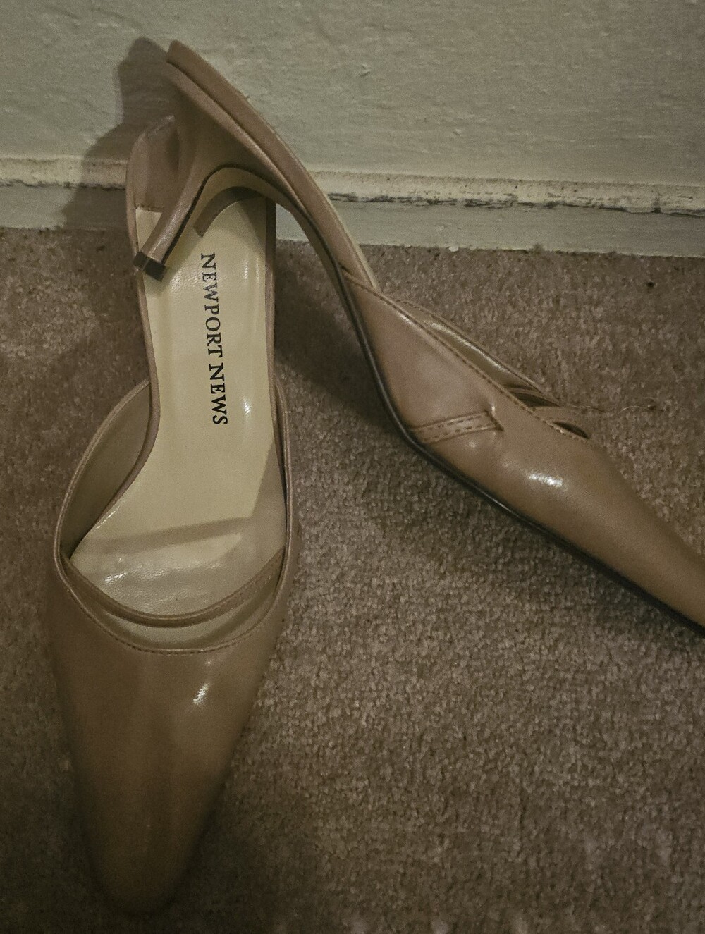 Newport News Women's Beige Pointed Slingback Kitten Heels